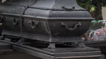 Polițiștii din Iași au declarat din greșeală decesul unui bărbat. Când familia a venit la IML să îi identifice cadavrul a avut parte de șocul vieții