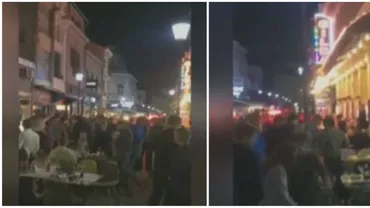 Petrecere de pomină în Centrul Vechi. Zeci de tineri s-au distrat pe străzile din Capitală, uitând de regulile sanitare și de COVID-19 (VIDEO)