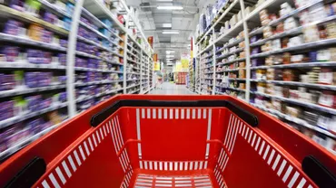 Risipa alimentară: Peste 80% din români aruncă mâncare la gunoi