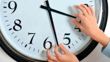 România trece la ora de iarnă: Când se schimbă ora și cum ne afectează sănătatea