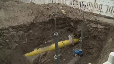 Caz halucinant la Suceava. Un bărbat a tăiat cu flexul țeava de gaze de pe stradă, în timp ce făcea curat