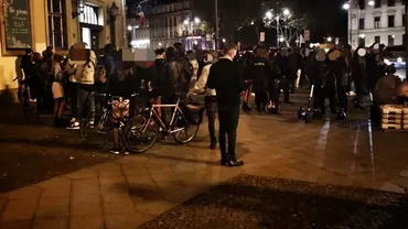 Petrecere de fetișuri cu 600 de invitați la Berlin, dizolvată de polițiști. Evenimentul a stârnit controverse pe internet: „Măștile sunt purtate cu siguranță la petreceri fetiș”