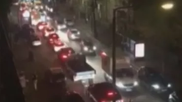CORONAVIRUS | Plecare în masă din capitala Marii Britanii. S-au format cozi record de mașini (VIDEO)