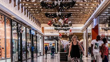 Autoritățile de la Sofia interzic intrarea în mall a minorilor neînsoțiți, în încercarea de a stopa răspândirea Covid-19