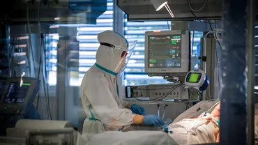 COVID-19, cât de mortal este de fapt și cum crește probabilitatea de deces în funcție de vârstă