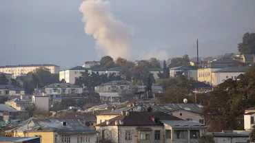 Rusia trimite 2.000 de soldați și sute de blindate în Nagorno-Karabah, pentru menținerea păcii / Ce reacții a stârnit acordul de încetare a focului și cum arată situația la ora actuală