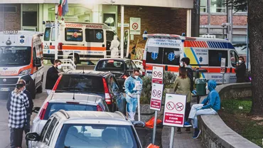 Sistemul sanitar din Italia, compleșit. Bolnavii de COVID-19 primesc tratament cu oxigen în mașină, iar în fața spitalelor s-au format zeci de cozi (GALERIE FOTO)