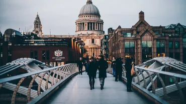 Mii de persoane suferă de „COVID îndelungat” în Marea Britanie, spune ministrul britanic al Sănătății. Cum se manifestă această formă de boală