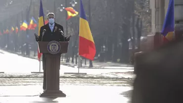 Președintele Klaus Iohannis: Niciodată în ultimele decenii nu am întâmpinat 1 Decembrie cu atâta îngrijorare. Gândurile noastre se îndreaptă către eroii acestui an, personalul medical, dar și către victimele pandemiei (VIDEO)