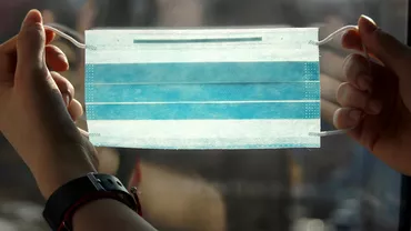 Cum sunt îndemnați oamenii dintr-un oraș din Turcia să poarte masca de protecție. A fost folosită recunoașterea facială (VIDEO)