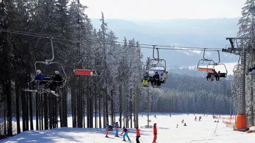 Pârtiile de schi de la Sinaia se deschid în acest weekend. Măsuri impuse în contextul pandemiei și reguli pe care românii trebuie să le respecte iarna aceasta