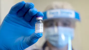 Autoritățile se așteaptă ca vaccinul împotriva COVID-19 produs BioNTech și Pfizer să ajungă în România între 26 și 31 decembrie. Prima tranșă „simbolică” va merge către personalul medical din 10 spitale