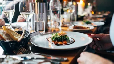 Cafenele și restaurantele din Botoșani se redeschid. Rata de infectare cu COVID-19 a scăzut sub 3