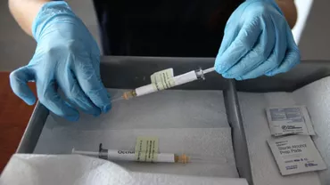 INSP a actualizat definiţiile de caz pentru coronavirus. E considerat caz suspect orice persoană care prezintă tuse, febră, scurtarea respirației și debut brusc al anosmiei, ageuziei sau disgeuziei