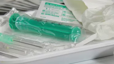 EXCLUSIV // Etapa a doua a campaniei de vaccinare, pe cale să înceapă în România. Medicul Carmen Dorobăț: Pentru pacienții cronici trebuie o evaluare ca să arate că boala respectivă e în stadiu stabil