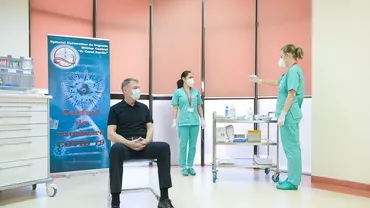 Mesajul lui Klaus Iohannis pentru români, după ce a primit prima doză de vaccin anti-Covid: Vaccinarea împreună cu respectarea măsurilor de restricție ne vor scoate din pandemie