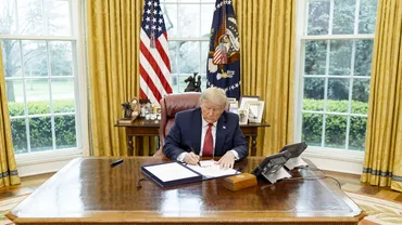 Donald Trump i-a lăsat o scrisoare lui Joe Biden în Biroul Oval. Tradiția scrisorilor, unul dintre momentele care marchează trecerea de la o administrație, la alta
