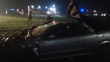 Revoltător: Doi tineri au furat telefonul victimei unui accident, în Teleorman. Polițiștii erau la câțiva metri distanță (VIDEO)