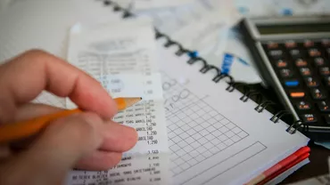 Sporurile uriașe pe care le primesc bugetarii din România pentru suprasolicitare, folosirea calculatorului sau activitatea în echipă. Venituri de nababi la CCR și Curtea de Conturi
