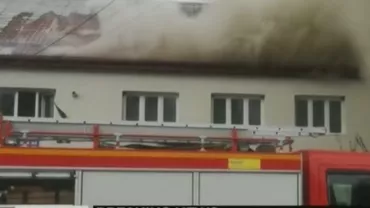 Vaslui: Școală cuprinsă de flăcări. Mai multe cadre didactice se aflau în instituție