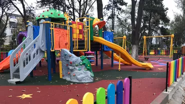 Copilul trântit la pământ, într-un parc din Hunedoara, a fost transferat la un spital din Timișoara