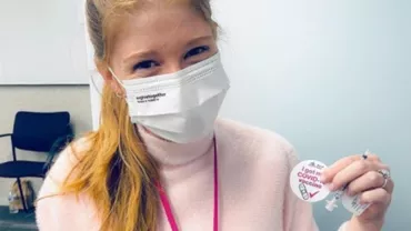 Fiica lui Bill Gates, studentă la medicină, a primit vaccinul anti-COVID-19: ”Din păcate, vaccinul nu mi-a implantat în creier geniul tatălui meu” (VIDEO)