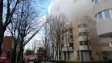 Incendiu puternic într-un bloc din Constanța. O femeie a murit după ce s-a aruncat de la geam (VIDEO)