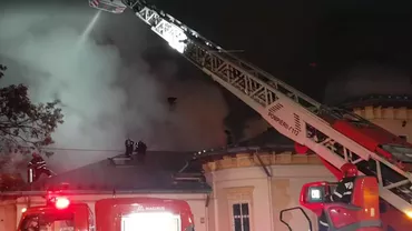 Incendiu în apropierea Palatului Parlamentului. O casă a fost cuprinsă de flăcări (VIDEO)