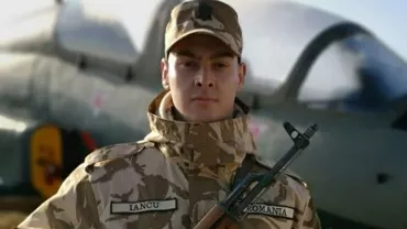 Erou în timpul liber: Un soldat din Târgoviște a salvat o bătrână dintr-un incendiu. Intoxicat cu fum, a ajuns la spital (FOTO)