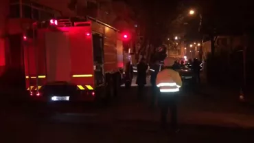 Incendiu într-un bloc din centru orașului Galați. 20 de locatari au fost evacuați, iar o bătrână a fost transportată la spital