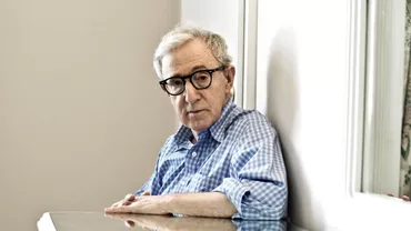 Dylan Farrow, fiica lui Woody Allen, continuă seria acuzațiilor la adresa celebrului regizor. Abuzurile la care ar fi supus-o în copilărie