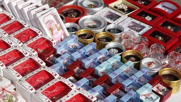 Ministerul Educației nu a transmis nicio interdicție cu privire la oferirea de flori și mărțișoare, dar îndeamnă la prudență în contextul pandemiei de COVID-19