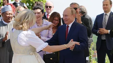 Guvernul rus a propus-o în bordul Rosneft pe Karin Kneissl, fostul ministru de externe al Austriei care a dansat cu Vladimir Putin la nuntă (VIDEO)