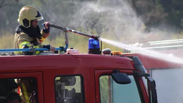 Incendiu la Colegiului Naţional Liviu Rebreanu din Bistrița: Focul a izbucnit la subsolul clădirii care are o vechime de peste 100 de ani și se află în renovare