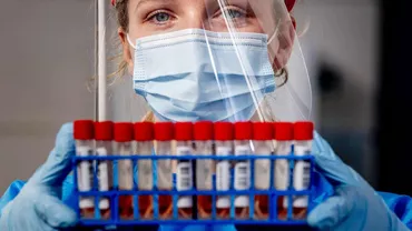 CORONAVIRUS | Peste 6.100 de noi îmbolnăviri din aproape 40.000 de teste. 1.266 de pacienți sunt internați la ATI. Alți 89 au murit