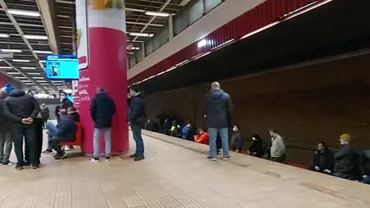 Circulația metroului din București, paralizată complet. Sute de protestatari au coborât pe șine (VIDEO, FOTO)
