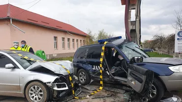 Timișoara: Accident rutier între un autoturism și o autospecială de jandarmi. Un agent este în comă, iar celelalte victime se află în stare gravă