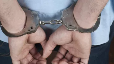 Un preot a fost prins în timp de întreținea relații intime cu un minor, într-o casă din Sectorul 3. Bărbatul a fost reținut
