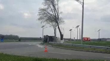 Accident rutier în județul Constanța: O cisternă încărcată cu 20 de tone de GPL s-a răsturnat într-un sens giratoriu (VIDEO)