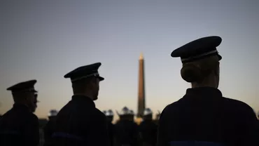 Peste 1.000 de militari francezi, printre care 20 de generali în retragere, cer un regim militar în Franța și vorbesc despre o eventuală lovitură de stat pentru a împiedica un „război civil” și „dezintegrarea” țării
