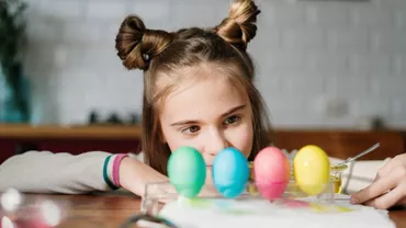 Cum vopsim ouăle de Paște fară chimicale. Ingredientele accesibile cu care poți obține nuanțe minunate