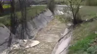 Apele Române: Amendă de 160.000 lei pentru poluarea râului Bicaz cu amoniu