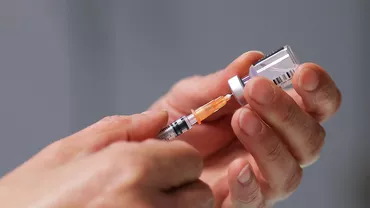 Peste 2000 de oameni vaccinați în primele 5 ore ale maratonului din București. S-a stat la coadă și peste noapte (VIDEO)