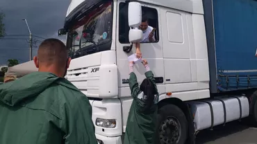 Un șofer din Alba s-a dus cu TIR-ul să se vaccineze anti-COVID (FOTO)