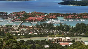 Seychelles se confruntă cu tot mai multe cazuri de coronavirus, deși peste 60% din populație e vaccinată. Posibilele explicații