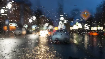 Noi avertizări de Cod galben şi portocaliu de ploi torenţiale până vineri dimineața