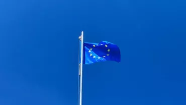 Comisia Europeană recomandă vaccinarea tuturor angajaților din sectorul cultural și testarea participanților la evenimente artistice