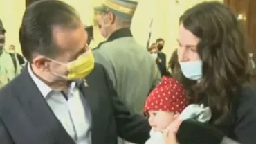 Ziua Porţilor deschise la Palatul Parlamentului. Ludovic Orban: “E important pentru copii să vadă unde se iau decizii care le afectează și lor viața” (VIDEO)