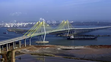 Lupta pentru reducerea emisiilor poluante ar putea conduce la creșterea dependenței energetice a statelor occidentale de Rusia și de Arabia Saudită