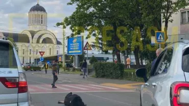 Satu Mare: Reacţia oamenilor după ce o femeie s-a prăbușit în mijlocul drumului. „În altă ţară nu vezi aşa ceva”